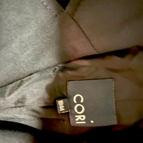 Elegant and classic black blazer - Picture 2 of 3